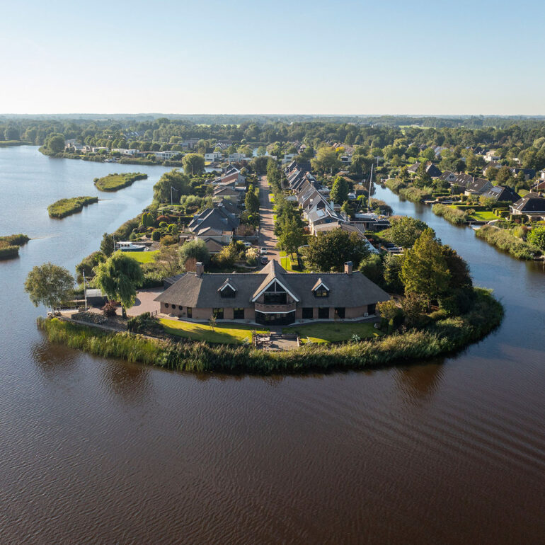 birdview-luchtfoto-drone-foto-villa-makelaardij-friesland