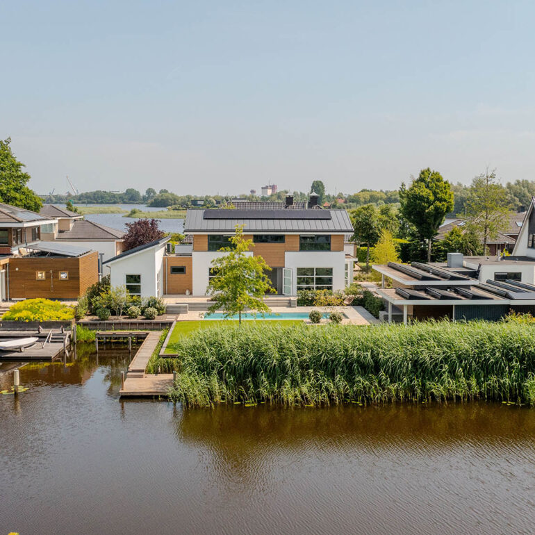 villa-met-zwembad-zicht-op-tuin