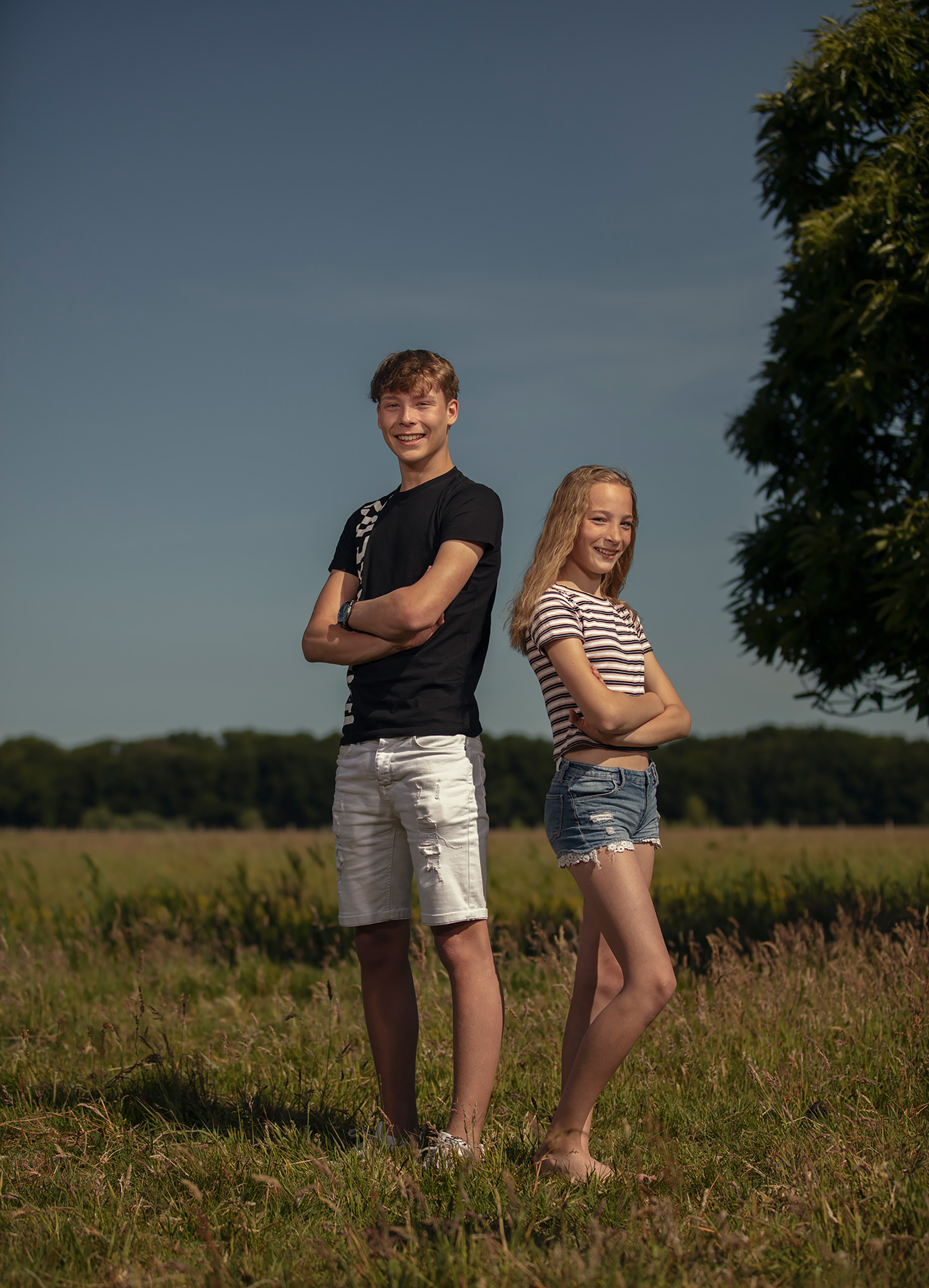 Portret van broer en zus uit Nieuw-Loosdrecht gefotografeerd door Daniel Wenzel Fotografie