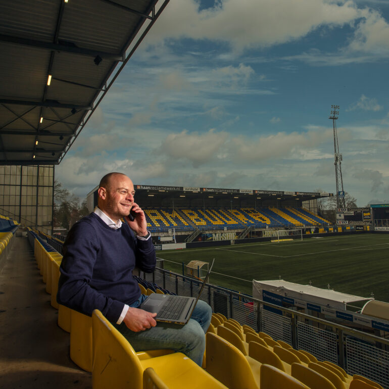 It-manager in oude voetbalstadion van Cambuur, Leeuwarden